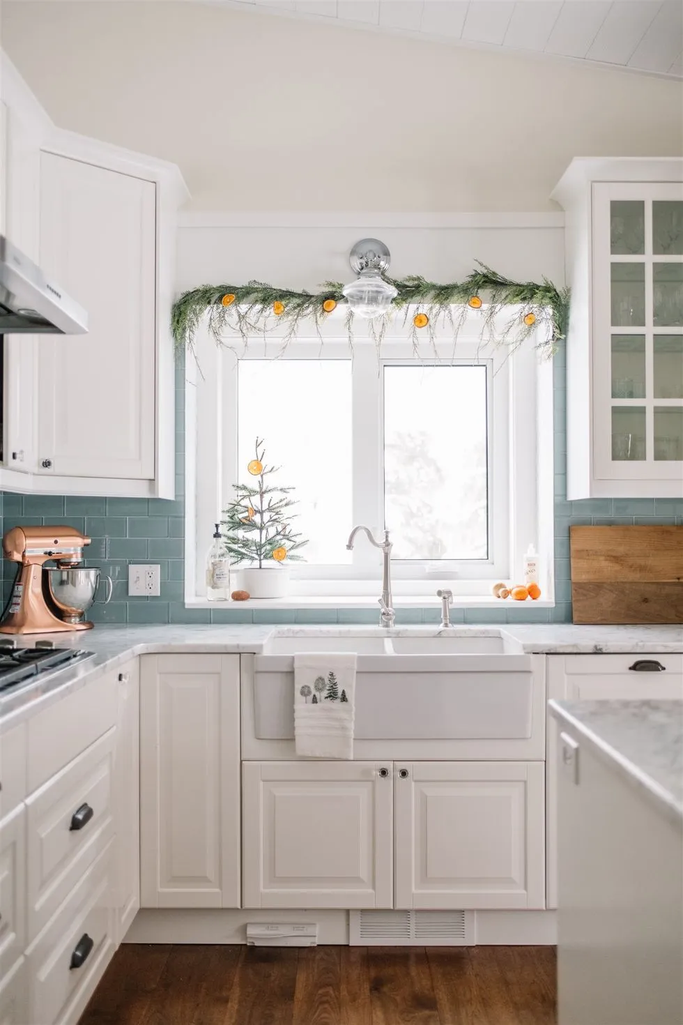 Citrus garland outside or inside your Lumina house is a good idea